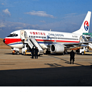 龙洞堡航空运输航空快运业稳步发展的原因是什么？